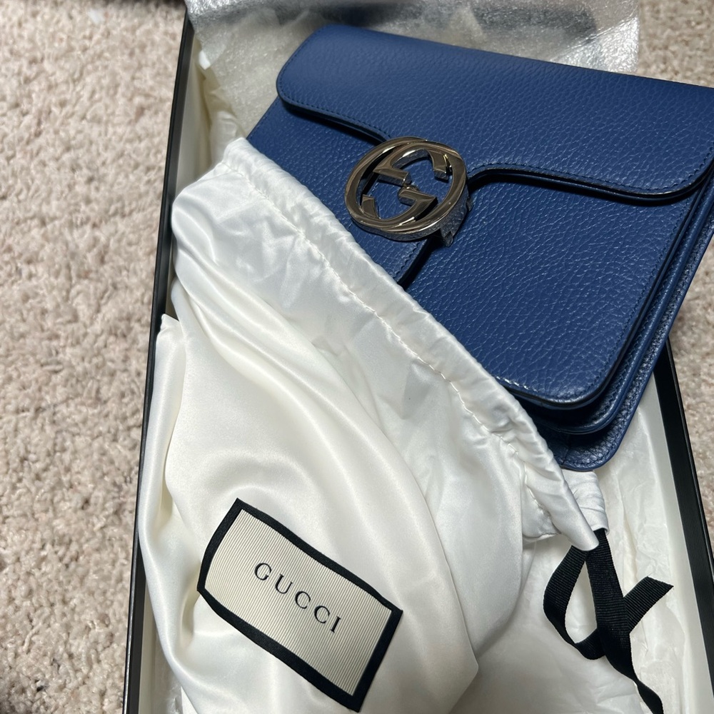 Gucci Interlock Blue Leather Clutch With Gg Interlock Hardware